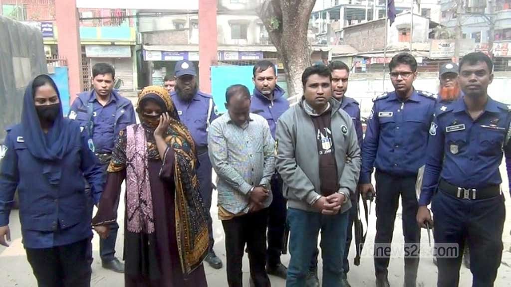প্রাথমিক নিয়োগ পরীক্ষায় ‘ডিভাইস ব্যবহার’, জয়পুরহাটে আটক ৩