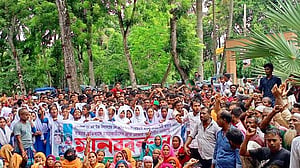 জামালপুরে স্কুলছাত্রী হত্যার বিচারের দাবিতে বিক্ষোভ