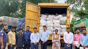 টাঙ্গাইলে ১০ টন পলিথিন জব্দ, কভার্ড ভ্যান চালককে জরিমানা