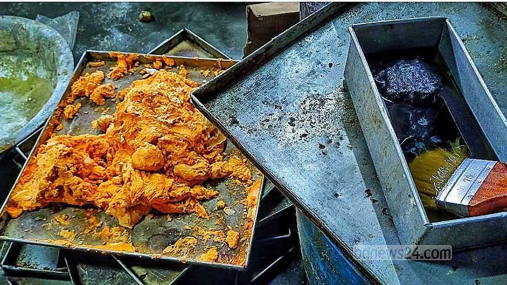 নেত্রকোণায় অস্বাস্থ্যকর পরিবেশে খাবার তৈরি, জরিমানা