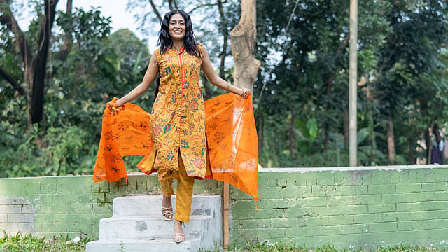 রঙ বাংলাদেশ’য়ের পোশাকে বসন্ত