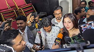 সংরক্ষিত আসন: আওয়ামী লীগের মনোনয়ন ফরম নিলেন অপু-নিপুণ-সাবা