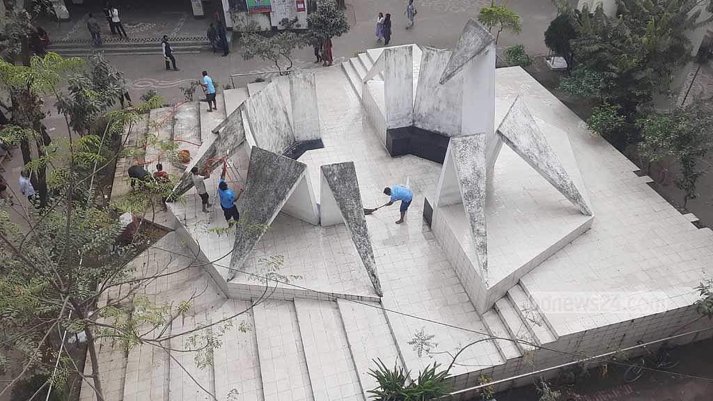 কেবল শহীদ দিবস এলে পরিপাটি হয় জবির শহীদ মিনার