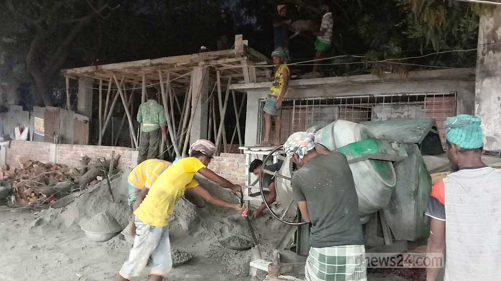 কুয়াকাটায় বৌদ্ধ বিহারের দেয়াল ভেঙে পৌরসভার টয়লেট নির্মাণ, স্থগিত করল প্রশাসন
