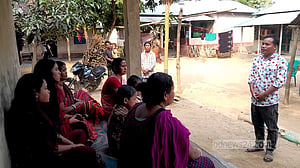 ভাষা বাঁচাতে হাজংদের দুয়ারে-দুয়ারে অন্তর