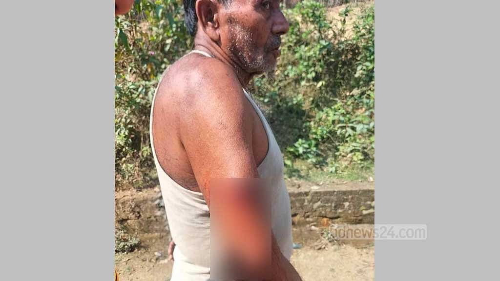 মিয়ানমার থেকে আসা গুলিতে দুজন আহত, শিক্ষার্থীশূন্য স্কুল
