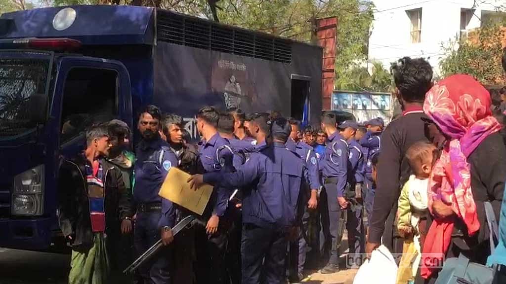 মিয়ানমার যুদ্ধ: অস্ত্রসহ আসা ২২ রোহিঙ্গা তিন দিনের রিমান্ডে