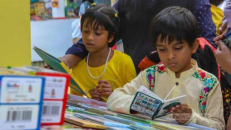 ছোটদের পছন্দের তালিকায় সবার আগে শিশুতোষ গল্পের বই, সেইসঙ্গে ইংরেজি শেখার বইও কিনছে তারা।