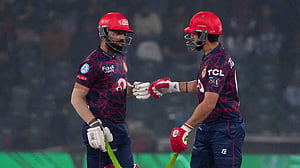 শাদাব-সালমানের বিধ্বংসী ব্যাটিংয়ে শুরু পিএসএল