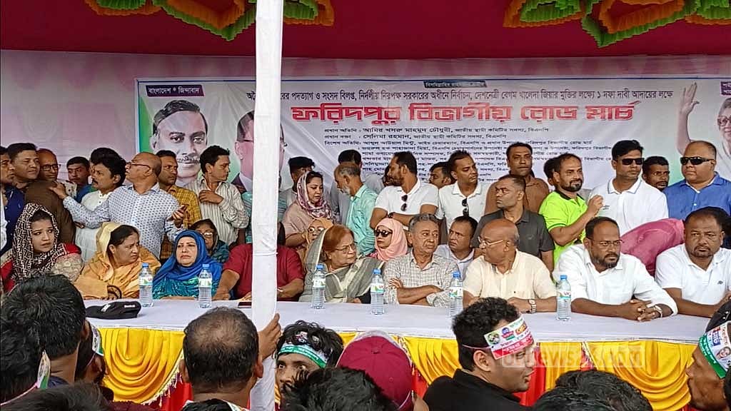 ভিসা স্যাংশনে কম্পন শুরু হয়েছে, পরেরটা আরও কঠিন: আমির খসরু