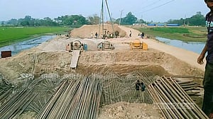 ছায়ার হাওরে সড়ক কেটে সেতু, ঝুঁকিতে ফসল