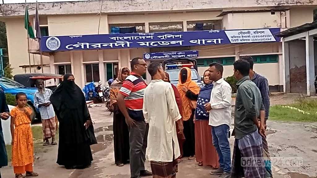 বরিশালে বৃদ্ধার ঝুলন্ত লাশ উদ্ধার, স্বামী-ছেলে ও ২ পুত্রবধূ আটক