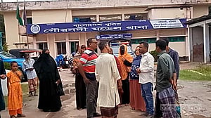 বরিশালে বৃদ্ধার ঝুলন্ত লাশ উদ্ধার, স্বামী-ছেলে ও ২ পুত্রবধূ আটক