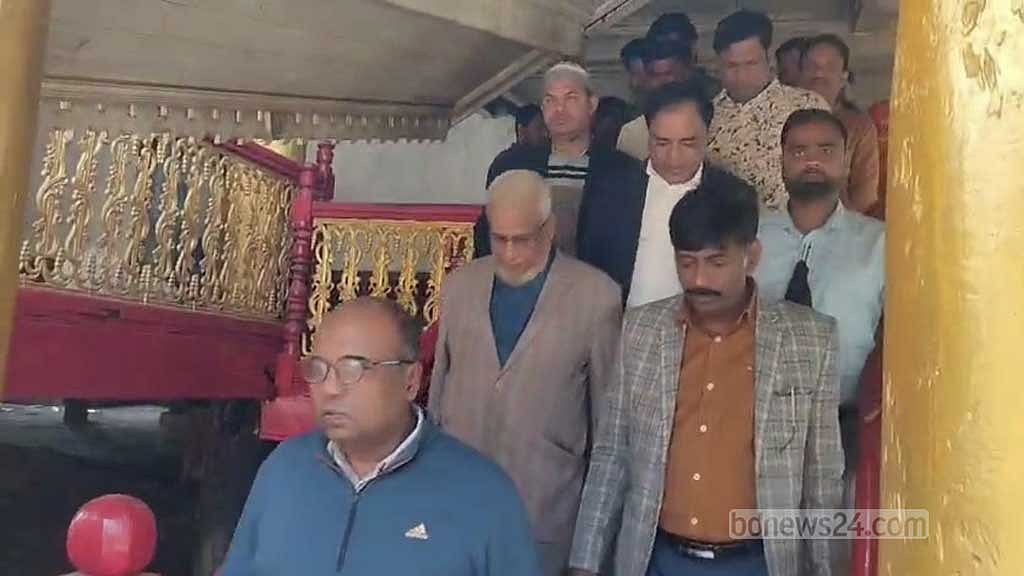 ভোটের আগে অগ্নি-সংযোগ: বৌদ্ধ বিহারে বিএনপির প্রতিনিধিদল