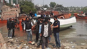 সাগরে যাওয়ার সময় গ্রেপ্তার ৩০, র‌্যাবের দাবি, জলদস্যু