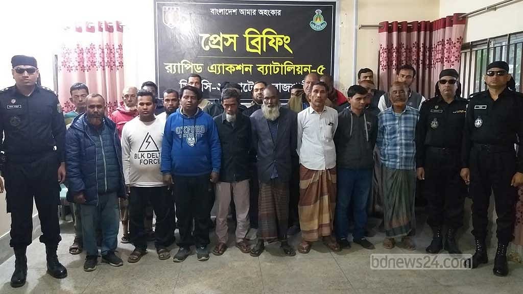 নাটোরে তিন উপজেলা থেকে ২৫ ‘চাঁদাবাজ’ গ্রেপ্তার