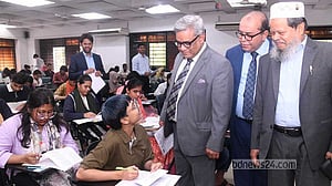 প্রশ্ন ফাঁসের গুজবে সতর্ক থাকার পরামর্শ ঢাবি উপাচার্যের