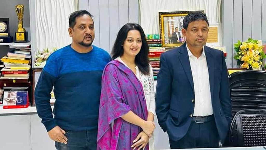 ভুয়া ফোনকলে দীঘির দেড় লাখ টাকা হাওয়া, উদ্ধার করল ডিবি