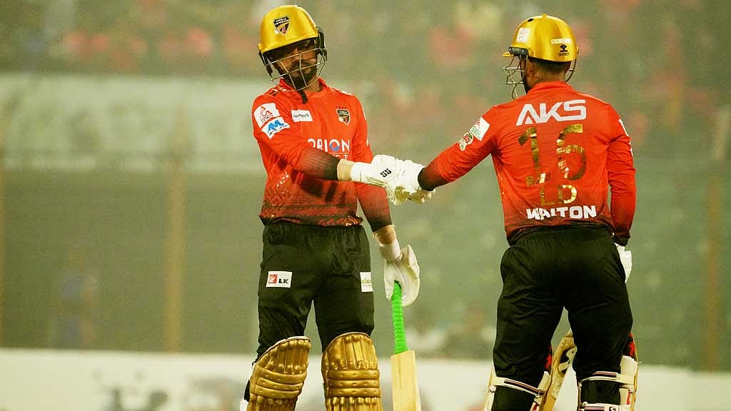 রাসেল ঝড়ে সাকিবদের জয়যাত্রা থামাল কুমিল্লা