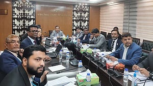 শ্রম আইন সংশোধনে তাড়াহুড়ো না করতে বলেছে আইএলও: আনিসুল হক