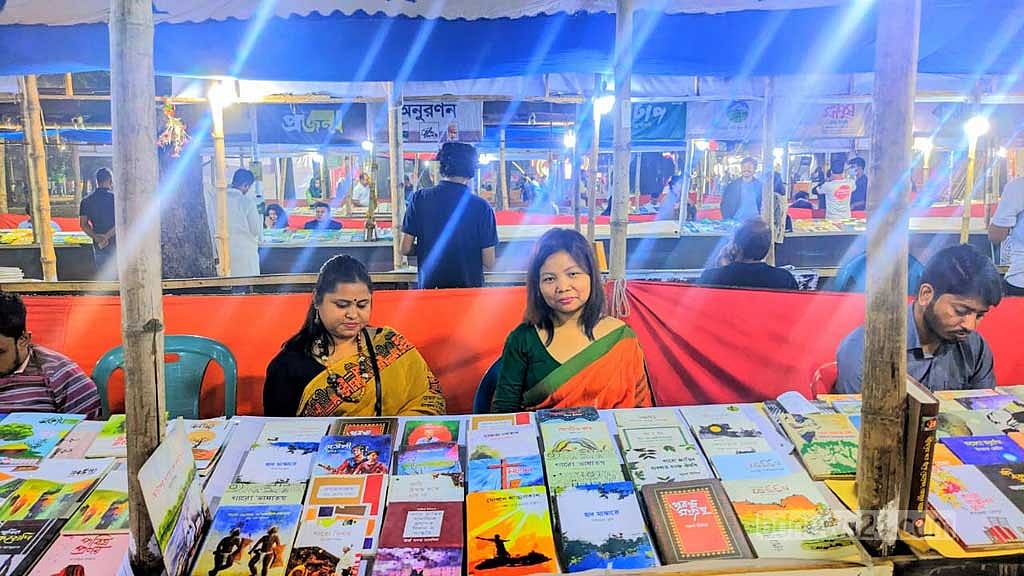 মেলায় বাংলাদেশেরই অন্য ভাষার বই না থাকার আক্ষেপ