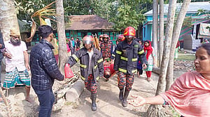 বরিশালে হাতবোমা উদ্ধারে গিয়ে বিস্ফোরণে পুলিশসহ আহত ৩