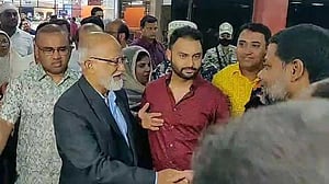 সংসদে অনুপস্থিতির ছুটি পেলেন খন্দকার মোশাররফ