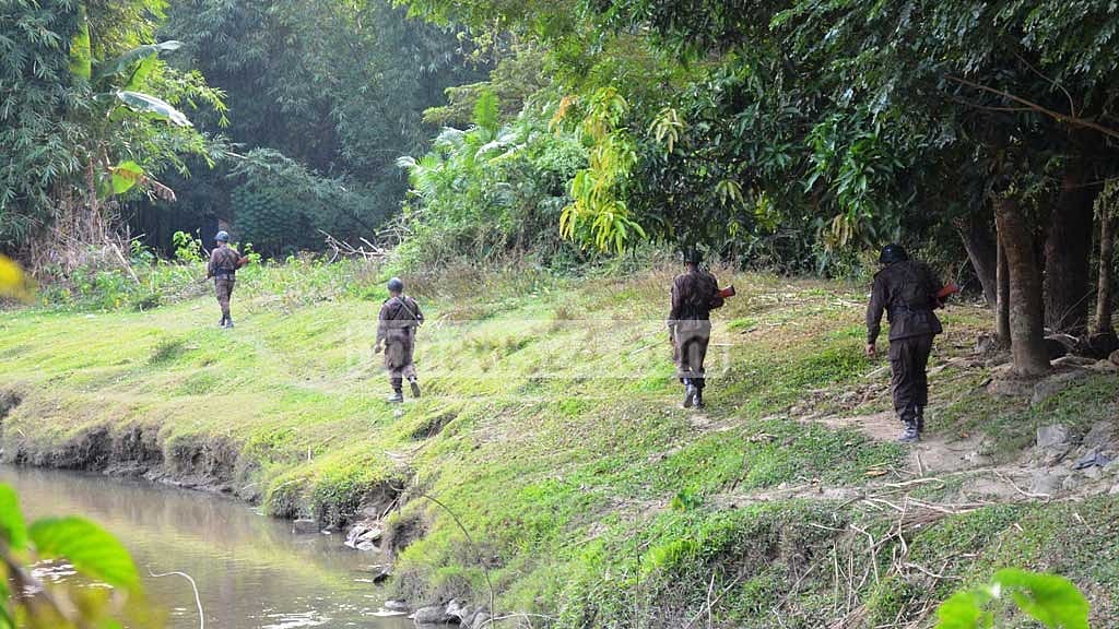 মিয়ানমারের ১৪ সীমান্তরক্ষী পালিয়ে বাংলাদেশে