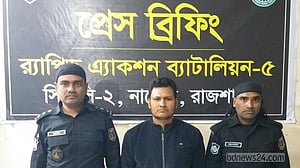 নাটোরে টিসিবির তেল বাড়িতে মজুদ, ব্যবসায়ী গ্রেপ্তার