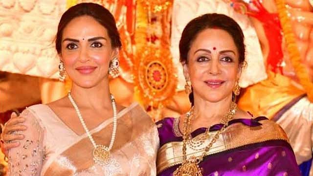 বিচ্ছেদের পর এশার রাজনীতিতে আসার ইঙ্গিত দিলেন মা