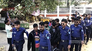মিয়ানমারে যুদ্ধ: অস্ত্রসহ আসা ক্যাম্পের ২৩ রোহিঙ্গার রিমান্ড আবেদন