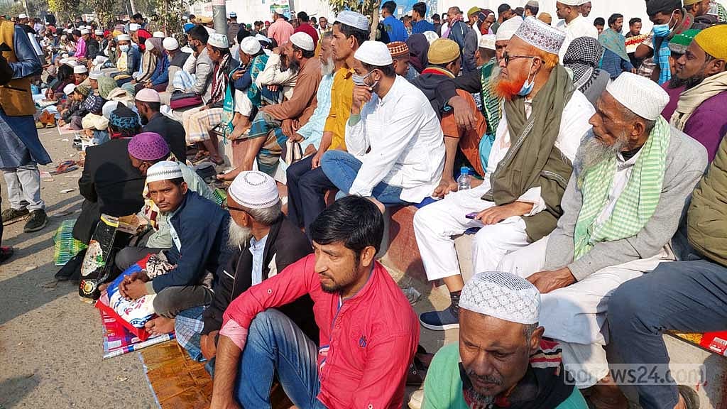 বিশ্ব ইজতেমা: আখেরি মোনাজাতে মানুষের ঢল
