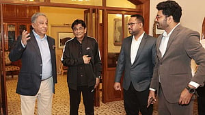 নাজমুল-সালাউদ্দিন সাক্ষাতে ফুটবলের ‘সমস্যা’ নিয়ে আলোচনা