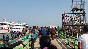 টেকনাফ-সেন্ট মার্টিন নৌযান চলাচল শুরু, আটকে পড়া পর্যটকদের ফেরার আশা