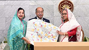 টাঙ্গাইল শাড়িসহ ৩ পণ্যের জিআই সনদ প্রধানমন্ত্রীর হাতে
