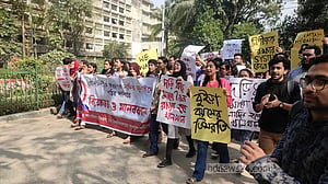 ঢাবিতে যৌন হয়রানি: বিক্ষুব্ধ সাংবাদিকতার শিক্ষার্থীদের ক্লাস বর্জনের ঘোষণা