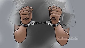 চট্টগ্রামে খুন: ভৈরবে গ্রেপ্তার বাবা-ছেলে