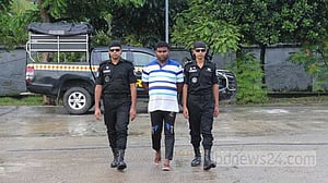 যশোরে অস্ত্র মামলার আসামিকে ‘অস্ত্রসহ’ গ্রেপ্তার
