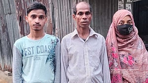 মেডিকেলে ভর্তির সুযোগ পেয়ে দুশ্চিন্তায় সাব্বির ও তার বাবা-মা