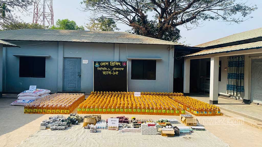‘রাখাইনে খাদ্য-ওষুধ সংকট’, টেকনাফ দিয়ে পাচারের চেষ্টা