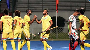 ঊষাকে উড়িয়ে গ্রুপ সেরা আবাহনী