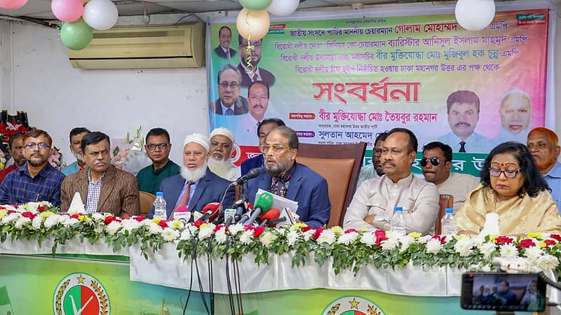ঢাকার বনানীতে দলের কার্যালয়ে রোববার এক সংবর্ধনা অনুষ্ঠানে বিরোধী দলীয় নেতা ও জাতীয় পার্টির চেয়ারম্যান জিএম কাদের।