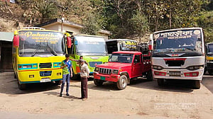 ‘বম পার্টির হুমকি’, রুমা ও থানচির পথে বাস বন্ধ