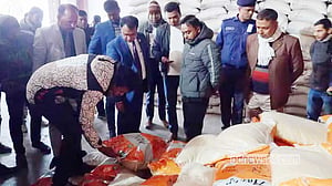 কোটি টাকা জরিমানা, ৩৩৭০ অভিযান: তবু দমেনি চালের দর