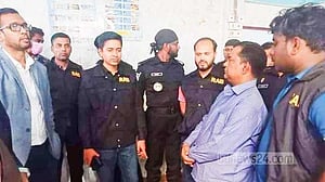 ময়মনসিংহে নোংরা পরিবেশে খাবার তৈরি, ৩ লাখ টাকা জরিমানা