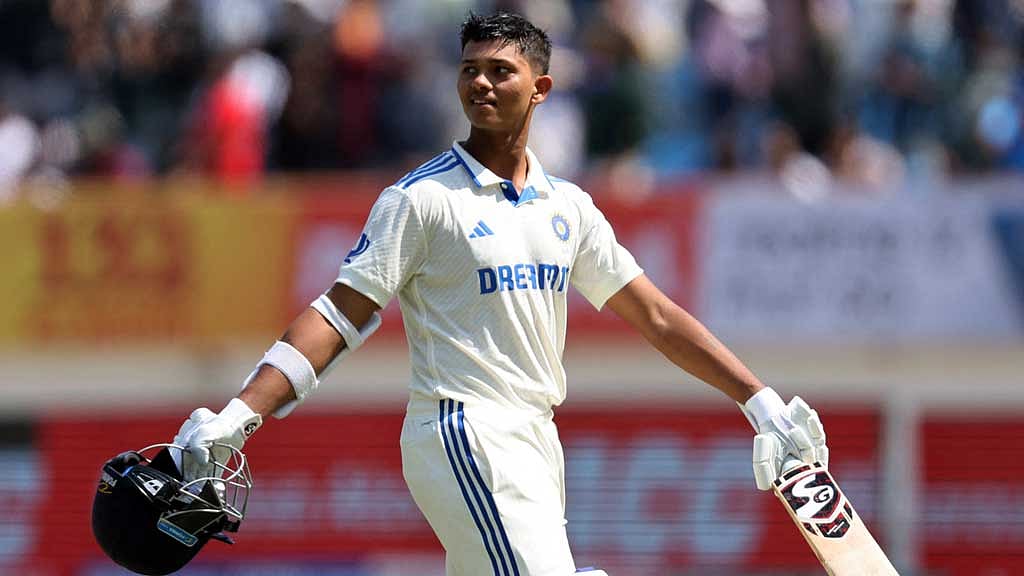 ‘ভয়ঙ্কর’ জয়সওয়ালকে দ্রুত ফেরানোর পথ খুঁজতে বললেন আথারটন