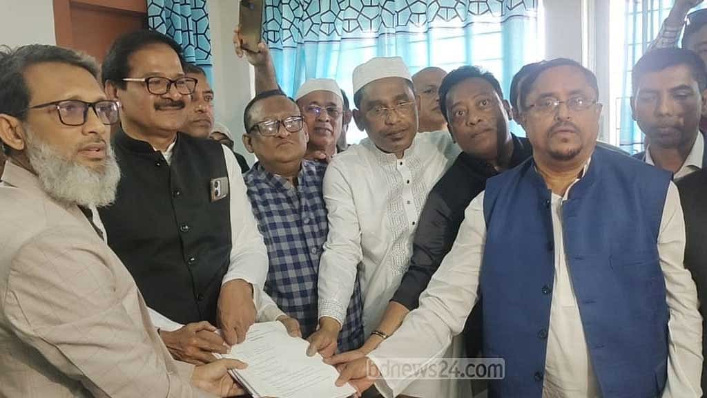 পটুয়াখালীতে মেয়র পদে ভোটে এক পরিবারের তিনজন