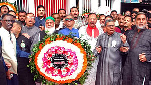 ভাষাশহীদদের শ্রদ্ধা জানাল চট্টগ্রাম আওয়ামী লীগ, বিএনপি