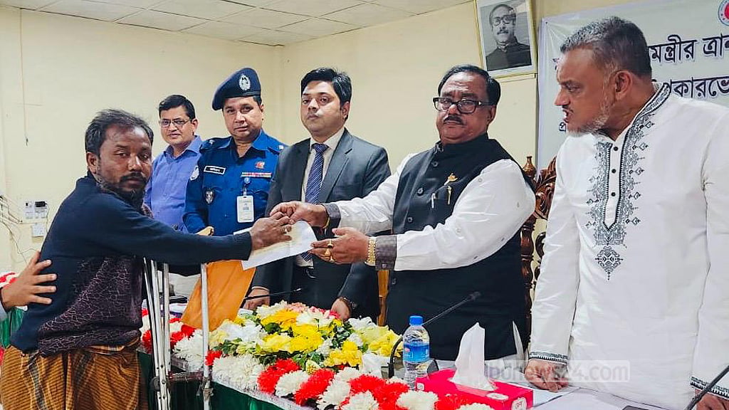 নিত্যপণ্যের কারসাজি রোধে ভোক্তাদের সতর্ক থাকতে হবে: খাদ্যমন্ত্রী