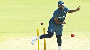 সিরিজের মাঝপথেই দেশে ফিরছেন রেহান